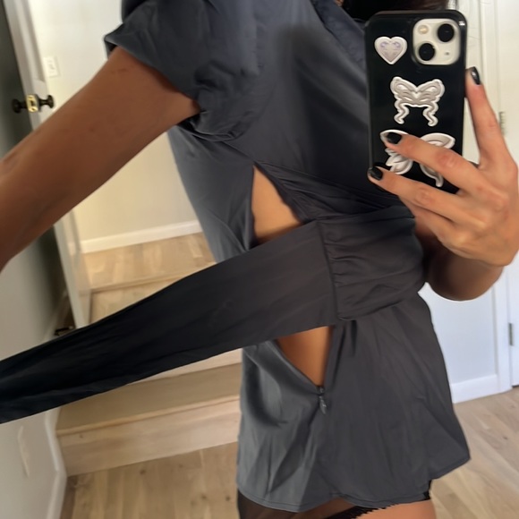 Flattering BCBG work elegant blouse. - Picture 4 of 7